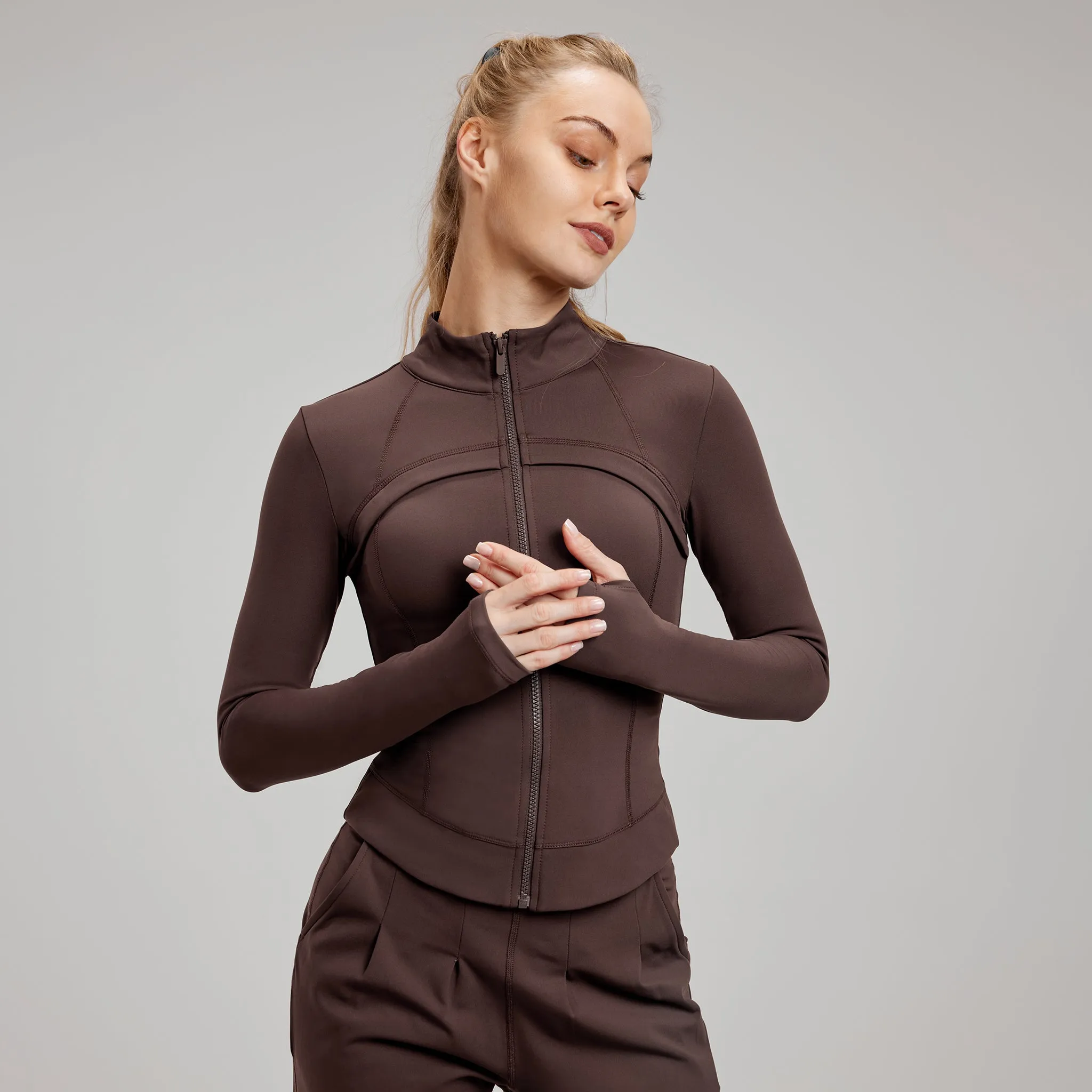 VeluxeFit Slim Velvet Yoga Jacket – High-End Pilates & Fitness