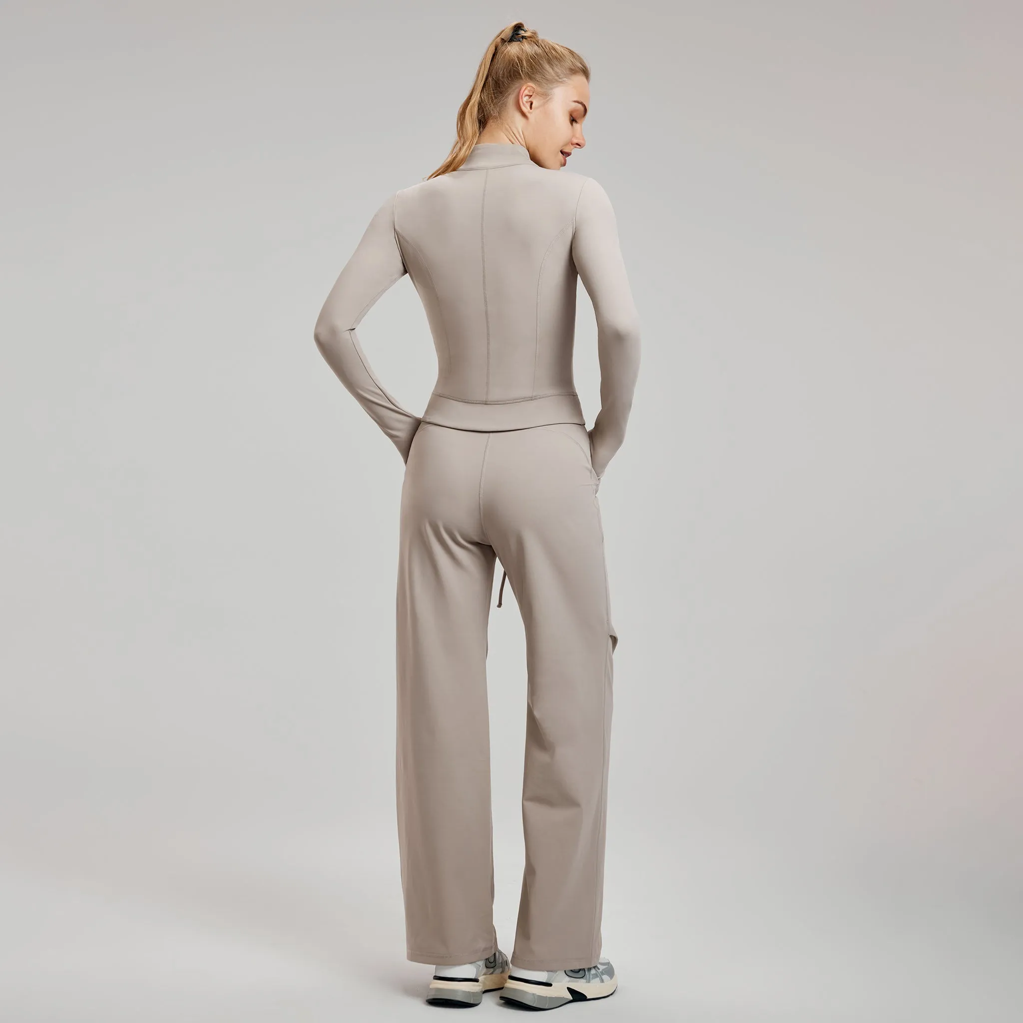 VeluxeFit Slim Velvet Yoga Jacket – High-End Pilates & Fitness