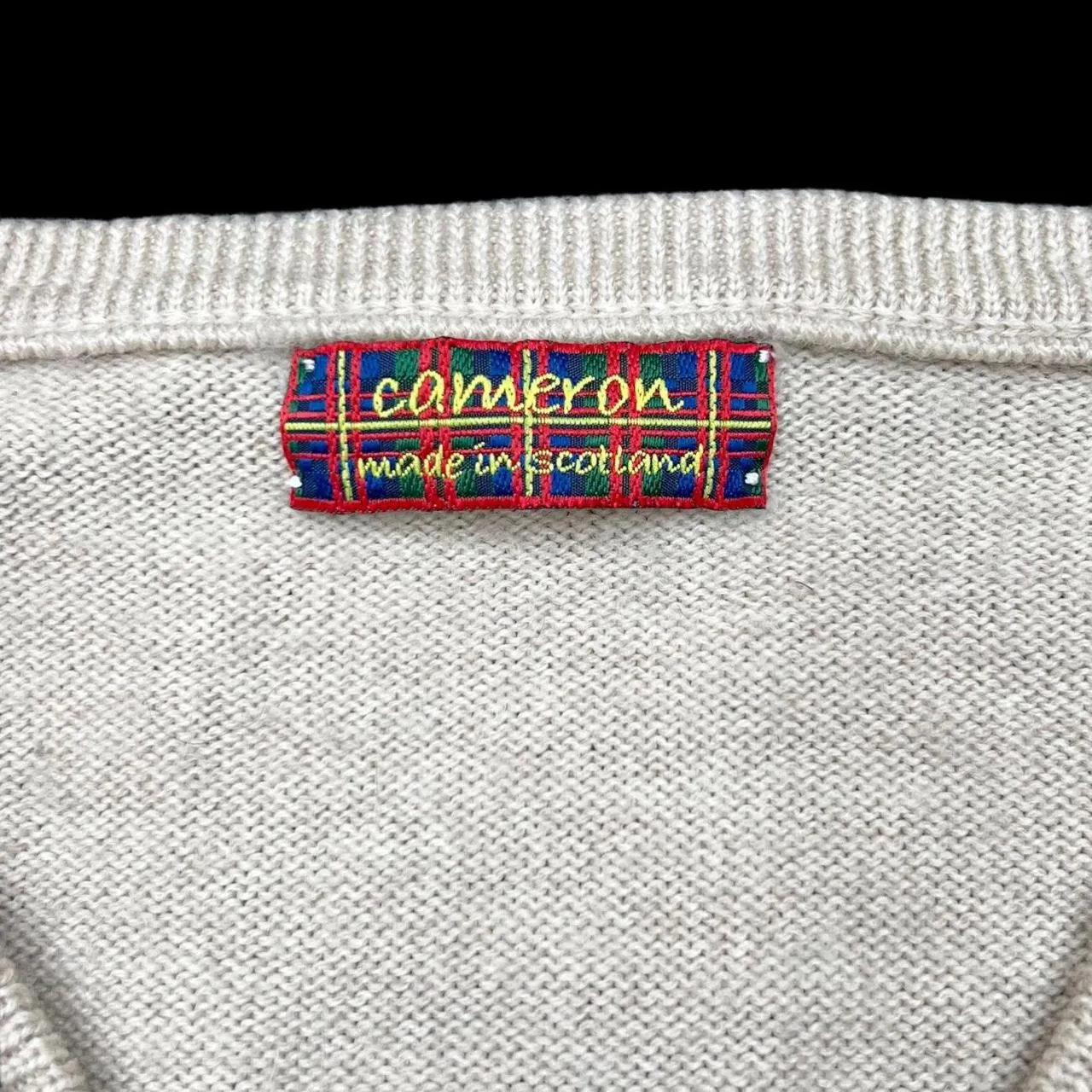 Vintage CAMERON Made In Scotland Pure New Wool V-Neck Knit Sweater Jumper